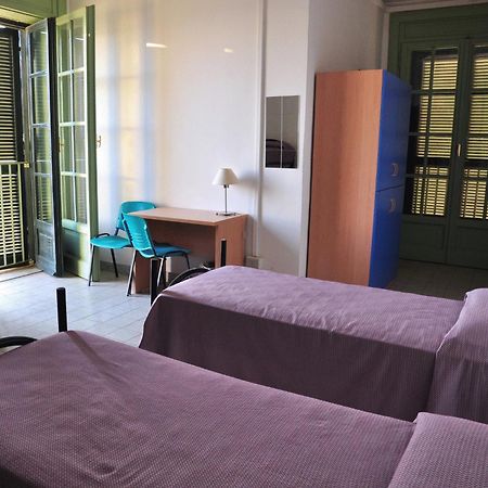 Litus Roma Hostel Lido di Ostia Exterior photo A typical bedroom in a residence hall