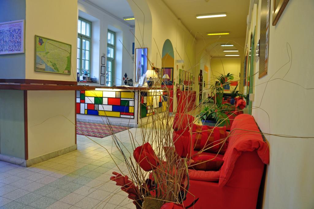 Litus Roma Hostel Lido di Ostia Exterior photo The library