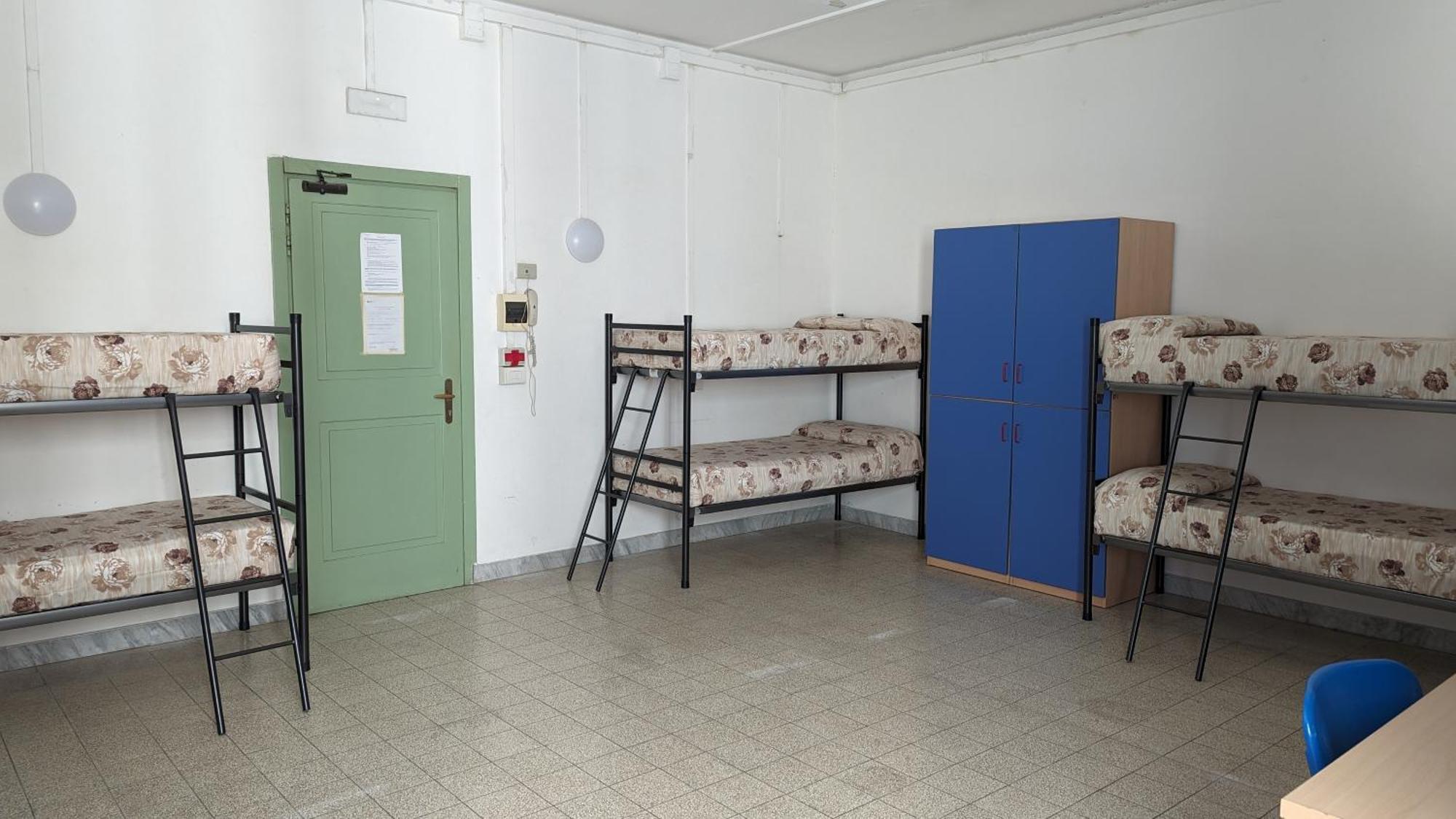 Litus Roma Hostel Lido di Ostia Exterior photo Hostel room