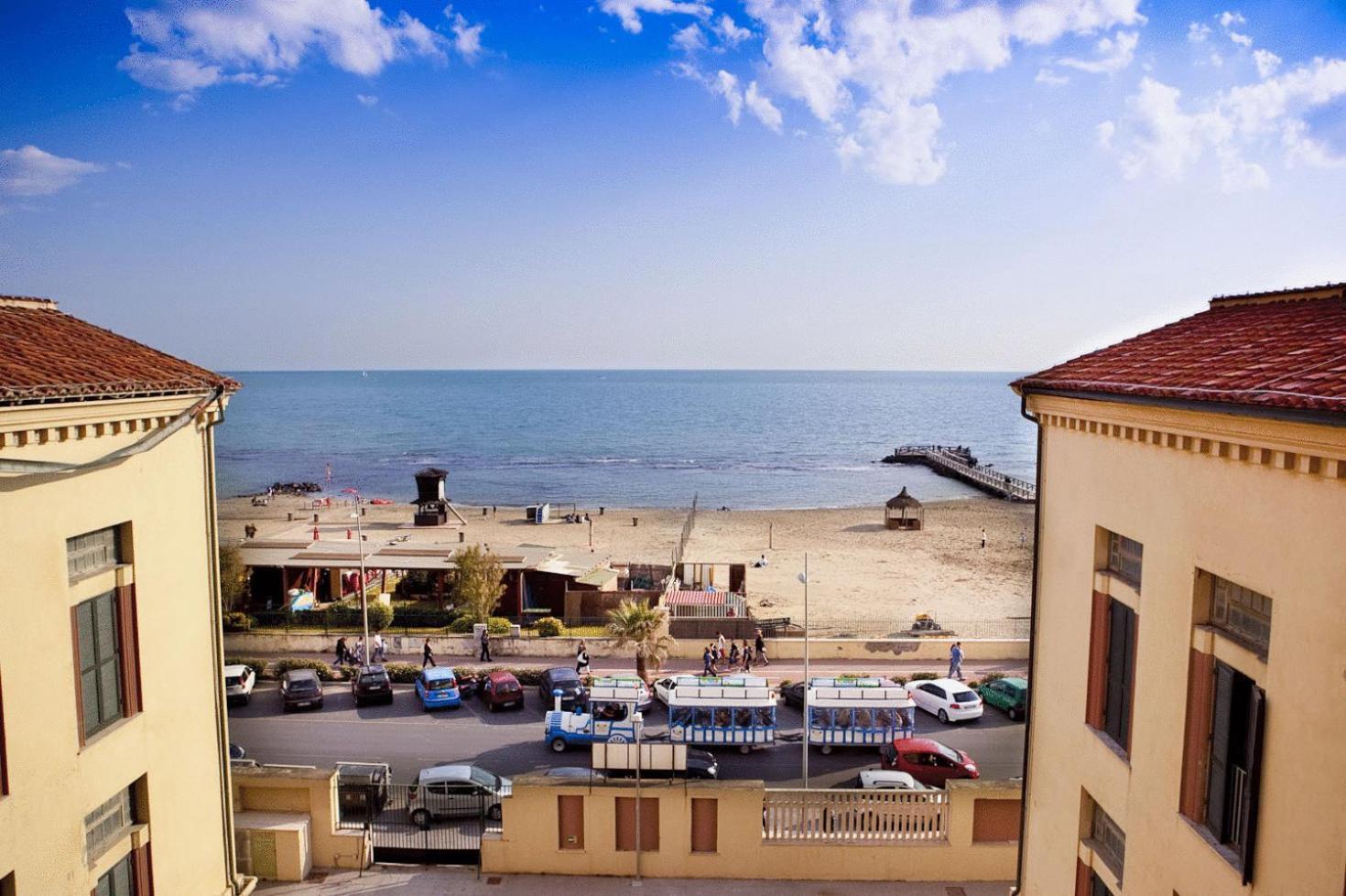 Litus Roma Hostel Lido di Ostia Exterior photo The beach of Varano