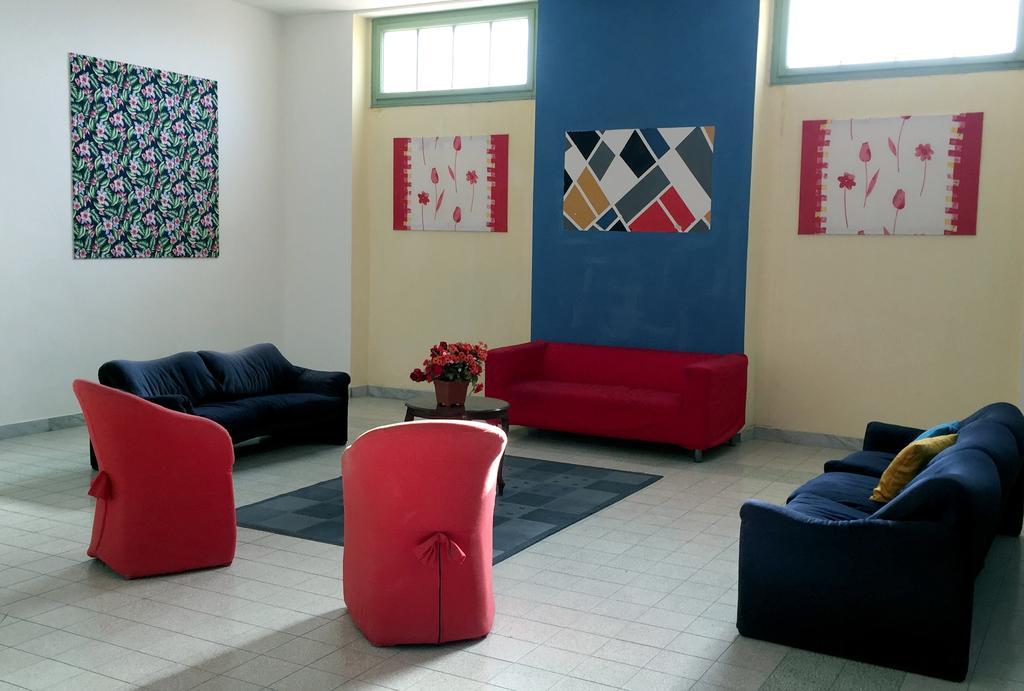 Litus Roma Hostel Lido di Ostia Exterior photo The interior of the gallery